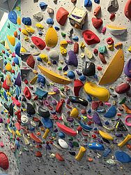 Spraywall Boulderhalle Hallein